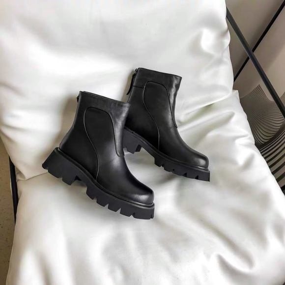 BRAND NEW ANKLE BOOTS - Picture 2 of 6